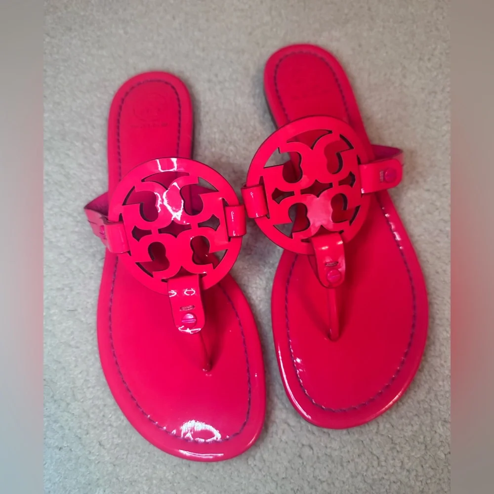 ⭐️Tory Burch Miller Neon Flourescent Pink Fuschia Sandals size 9 ⭐️